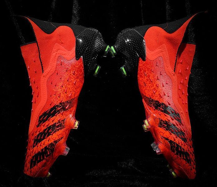 Бутси Predator Freak + FG Red 2033 фото
